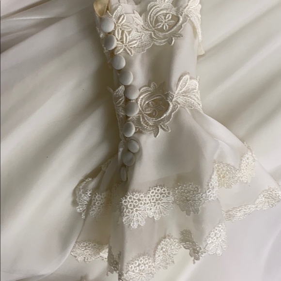 Exquisite Vintage Custom Ivory Wedding Dress/Veil - Picture 6 of 16